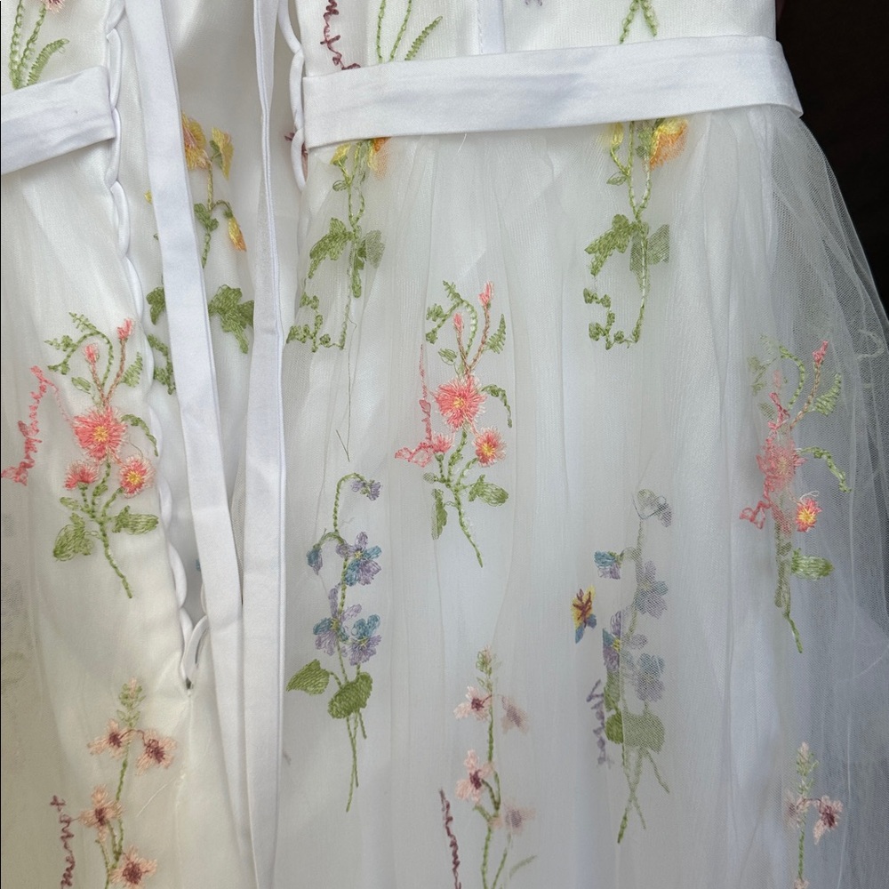 Floral Embroidered White Dress - Picture 6 of 7